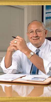 Herman Shooster, American businessman., dies at age 89